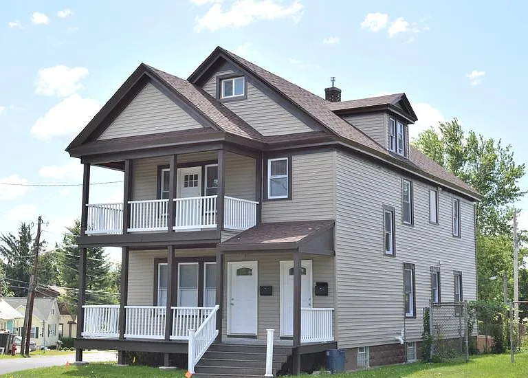 1126 E Colvin St — Photo 1