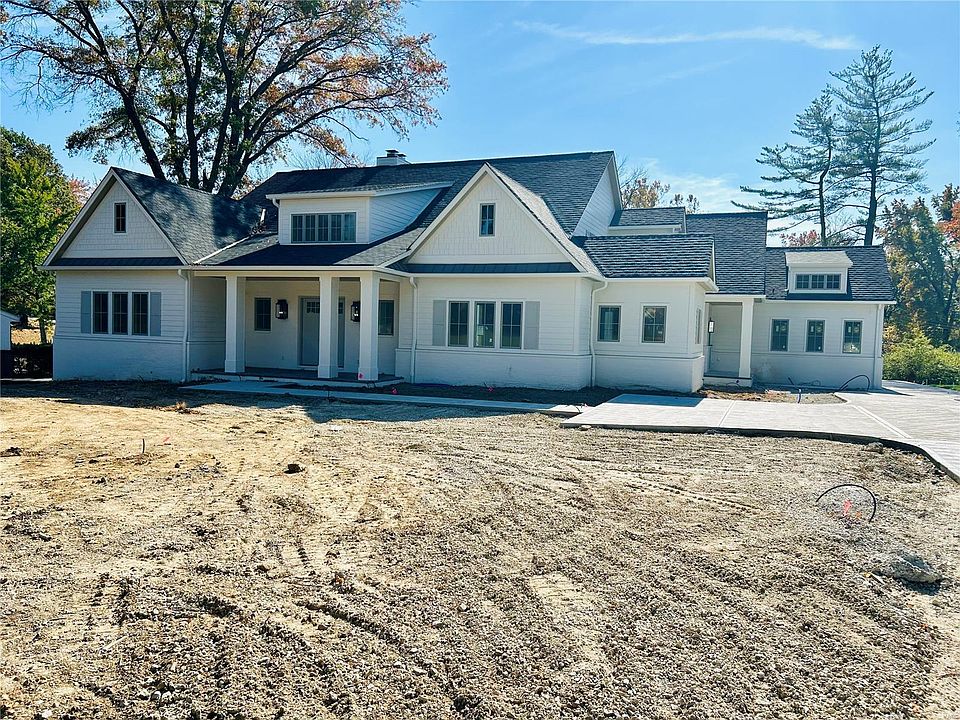 1st image of 24 Woodcrest Dr