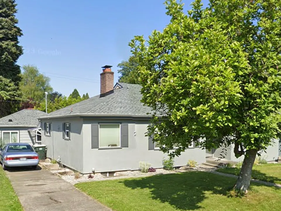 3321 Pear St SE