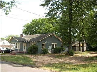 1st image of 925 23rd Ave E