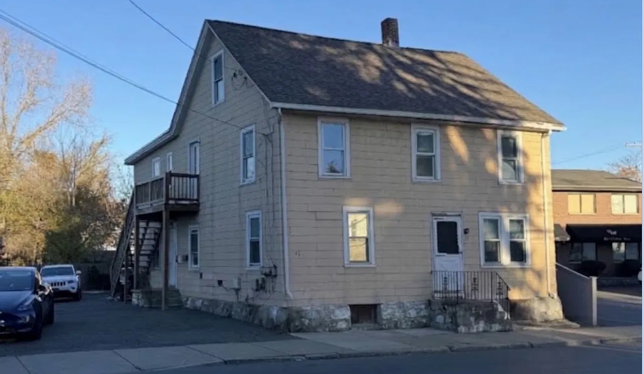 3 bed, 1200 sqft, $2,650 — Photo 1