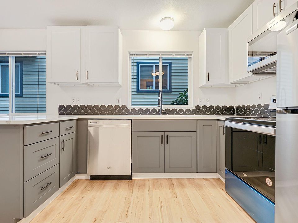 Main level - kitchen