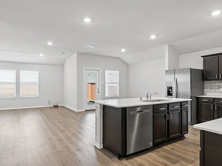 13197 Enclave Pkwy — Photo 3