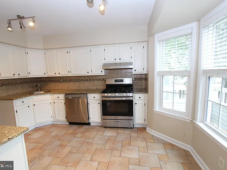 110 Biscayne Ct #8 — Photo 11