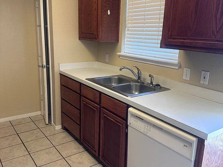 3834 Purdue Ln — Photo 5