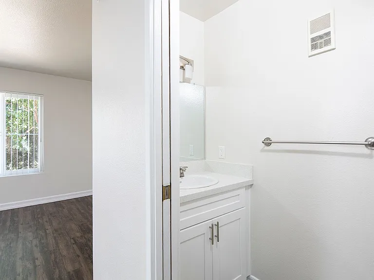 Mission Pacific Apartments — Photo 45