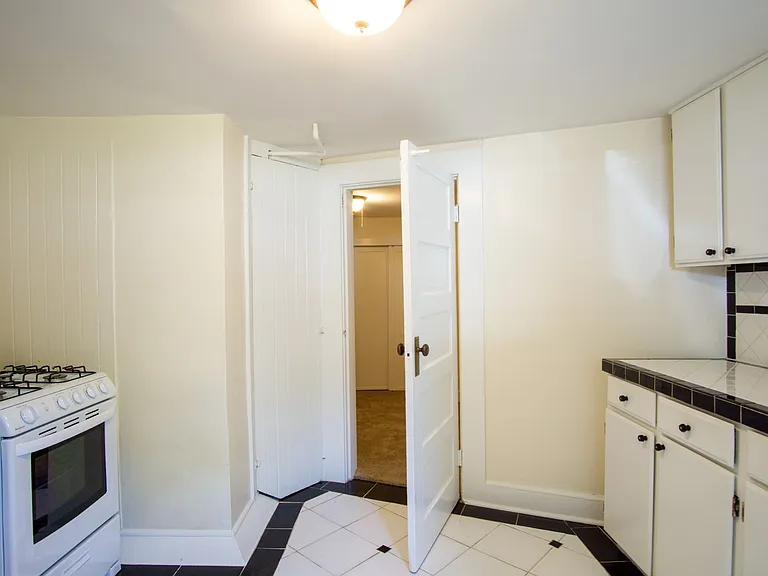 1235 SE Yamhill St #12 — Photo 9