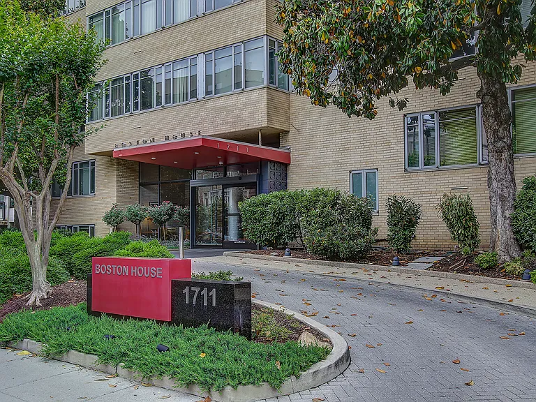 Boston House Entrance with Circular Drive