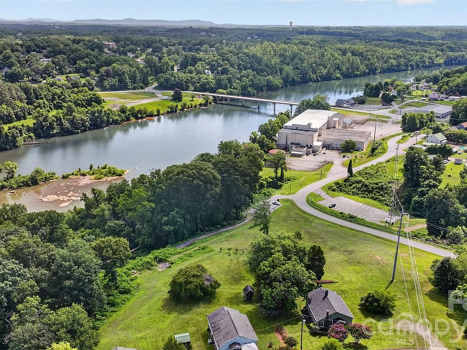 1st image of 106 Lake Dr
