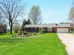 17164 Indian Hollow Rd, Grafton, OH 44044