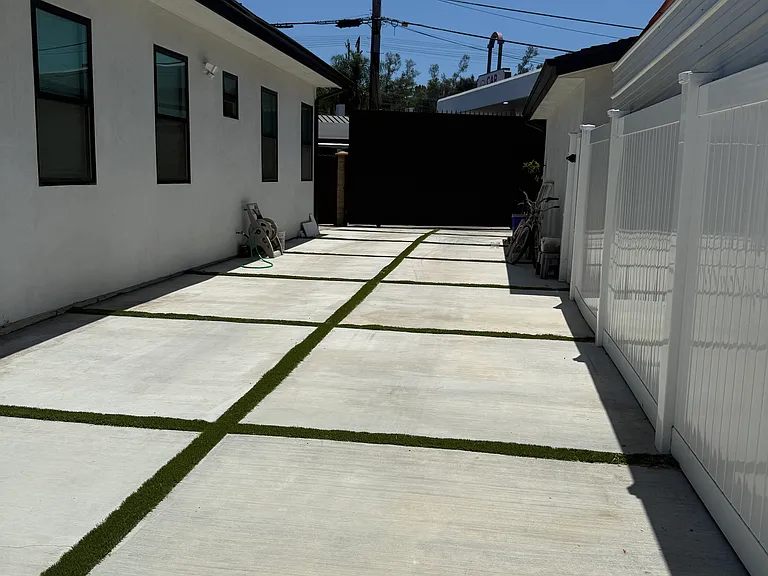 22518 Clarendon St — Photo 43