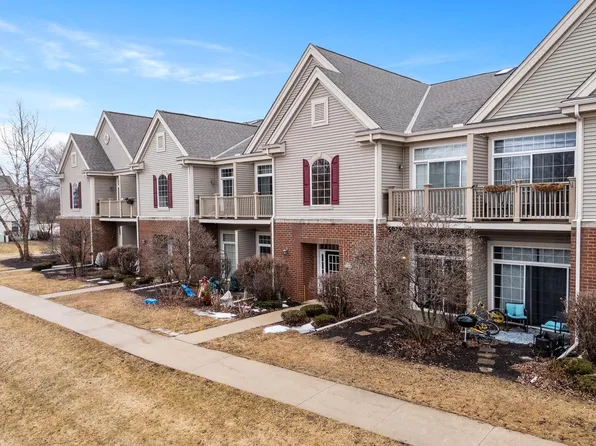 W206N16616 Blackberry CIRCLE #2306, Jackson, WI 53037