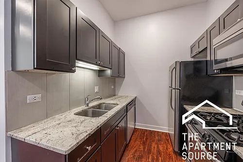2944 W Montrose Ave #1R Photo 1