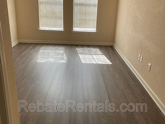 3rd image of 8290 Gate Pkwy #1211
