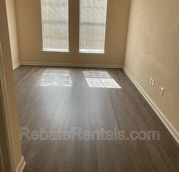 8290 Gate Pkwy #1211 — Photo 3