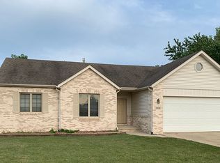 2920 E Country Ln, Monroe, MI 48162