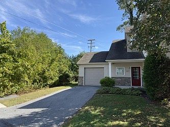 5th image of 10 Village Center Dr #544c7c6f4