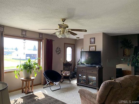5th image of 1042 McKindles St