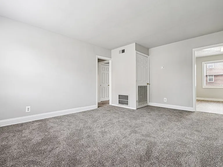 Oaklee Village Apartments — Photo 77