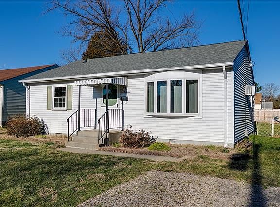 2nd image of 214 N Kalmia Ave