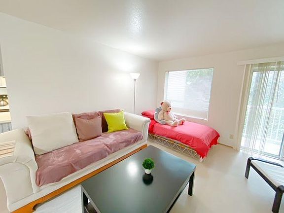 2nd image of 4727 Ravenna Ave NE APT 304