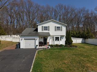 17 Felway Drive, Coram, NY 11727