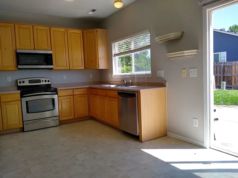 340 Andrew Dr — Photo 11