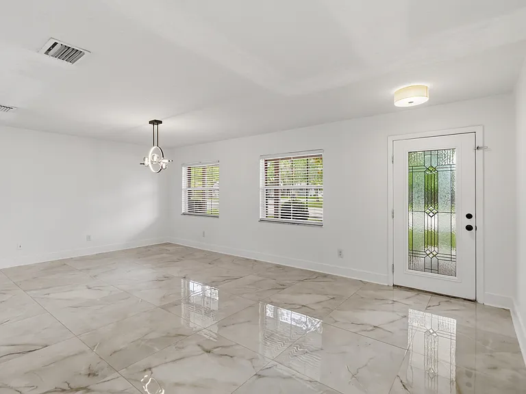 436 Eagle Creek Cir — Photo 15
