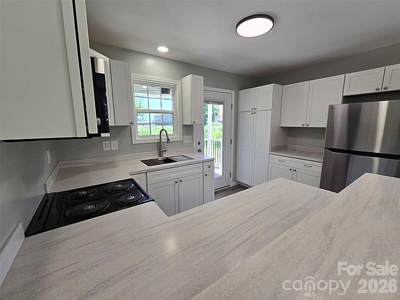 5th image of 202 W Roswell St
