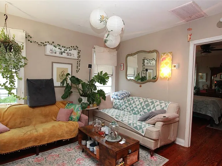 415 E Gore St — Photo 4