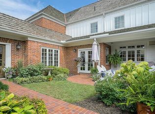 27 Compton Ct, Prairie Village, KS 66208