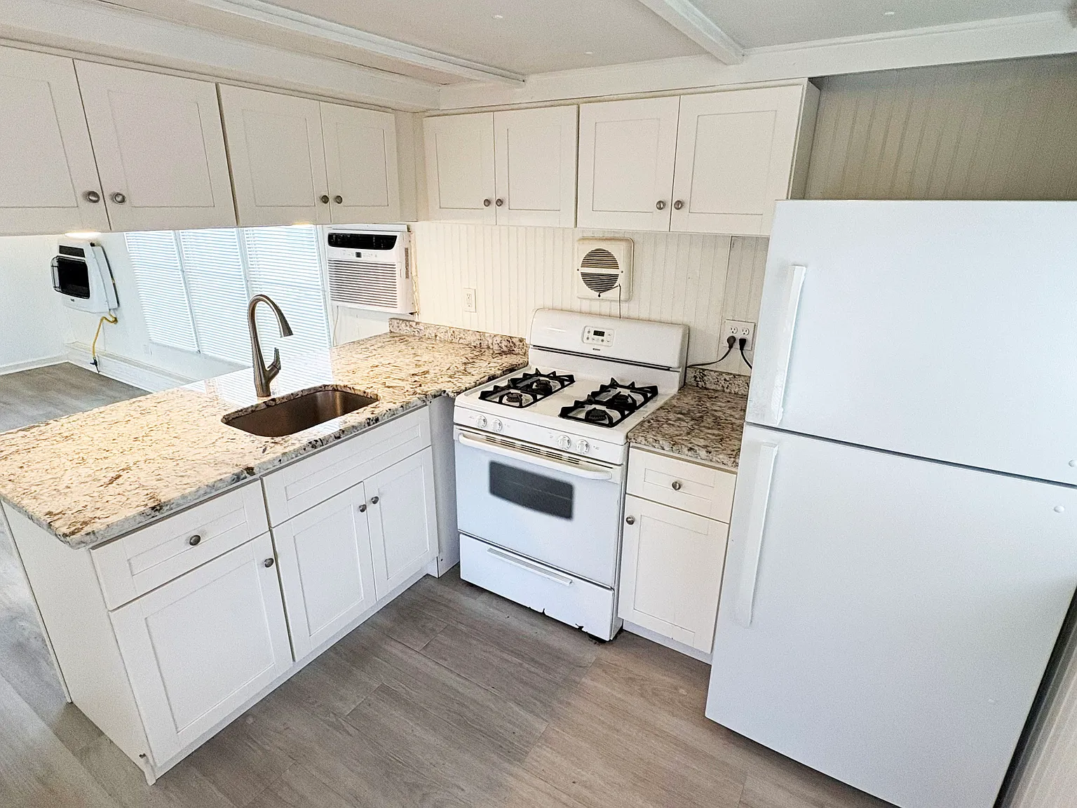 2 bed, 800 sqft, $1,350 — Photo 2
