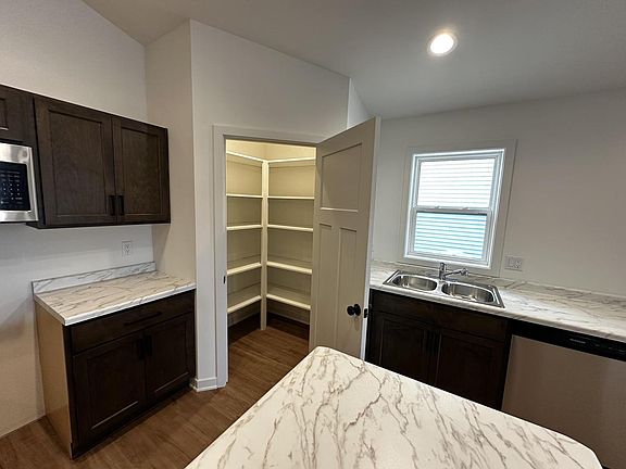 3rd image of 1058 Wipple WAY