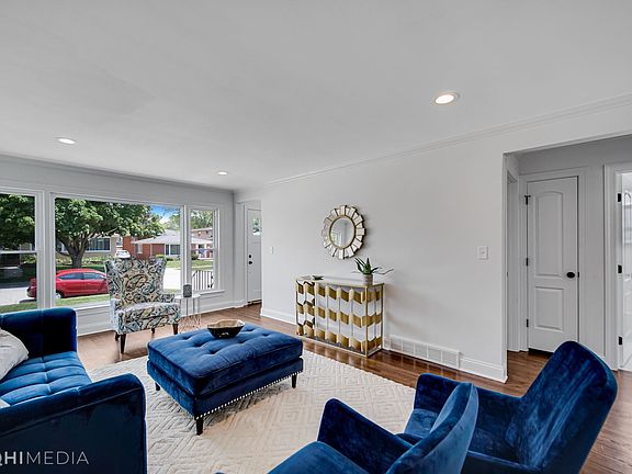 3rd image of 9024 S Sacramento Ave