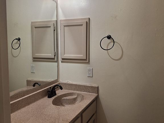 guest bath w double vanity