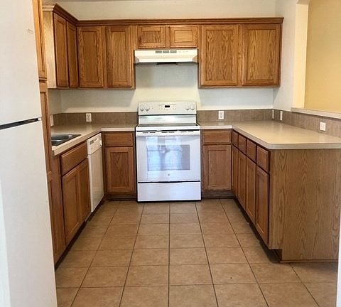 5th image of 1904 Brook Ln