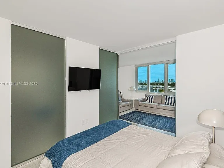 2301 Collins Ave #1032 — Photo 1