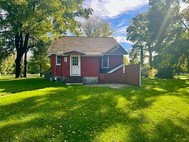 3 bed, 1602 sqft, $2,100 — Photo 3
