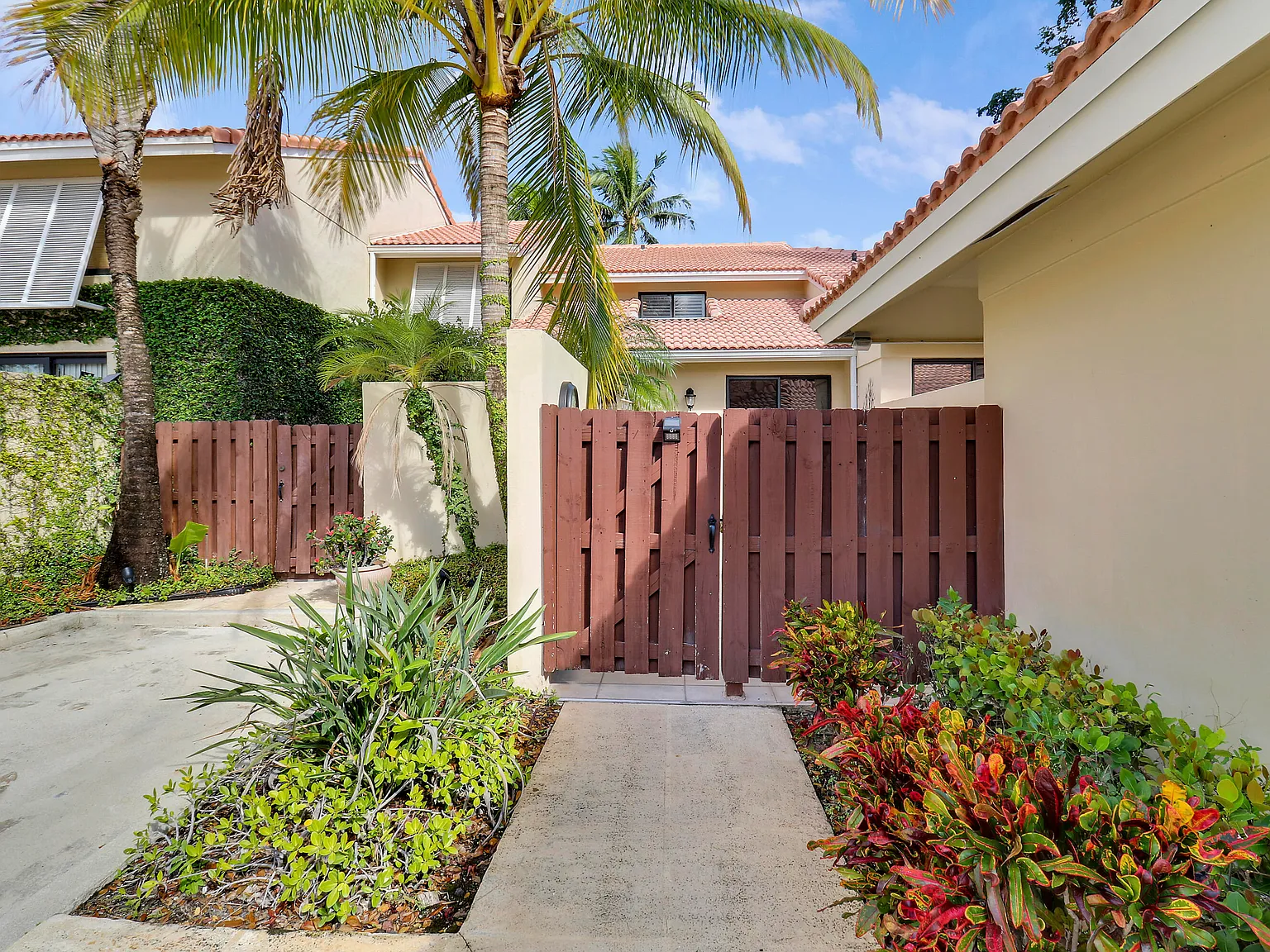 2 bed, 2.0 bath, 1491 sqft, $11,000 — Photo 3