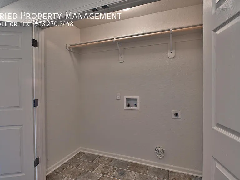 1239 Zarda Ln — Photo 15
