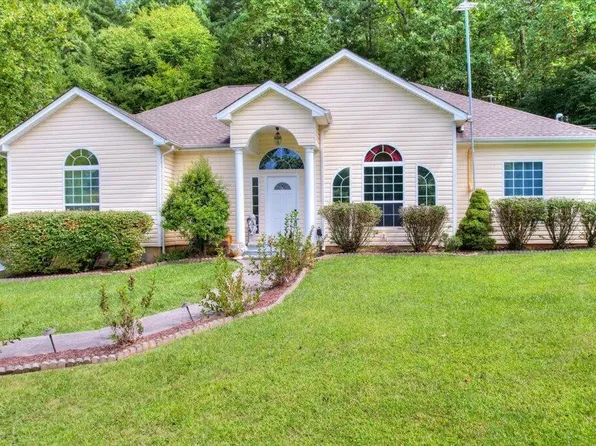 211 Big Bear Ln, Jonesborough, TN 37659
