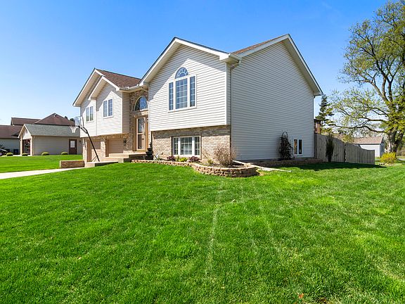 2nd image of 3252 Roswell Dr