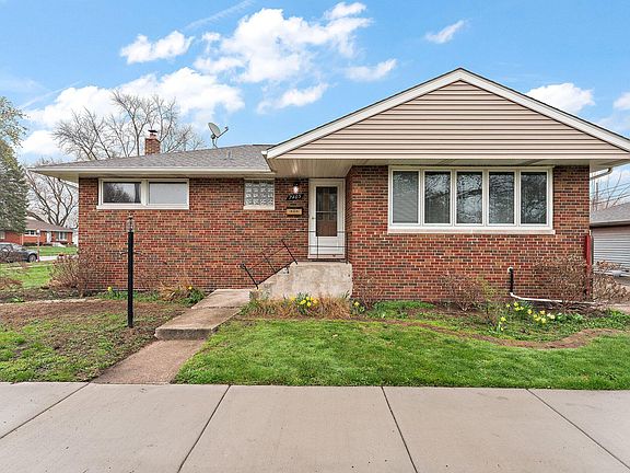 3rd image of 7405 Park Pl