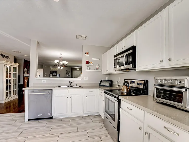 605 Cottondale Ln — Photo 6