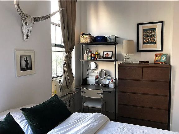 3rd image of 233 Jefferson Ave #2L