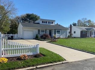 12 Mayfair Ter, Commack, NY 11725