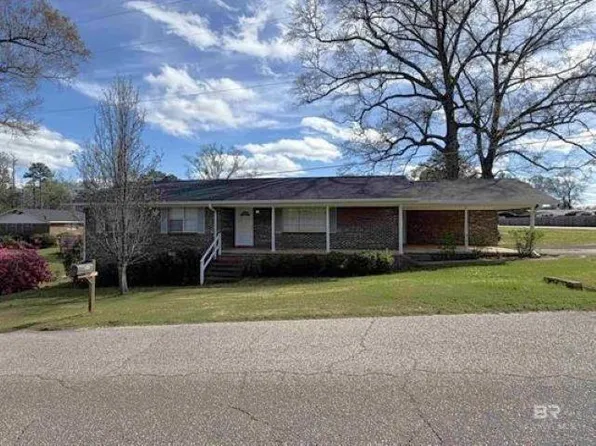 145 Foscue Ave, Grove Hill, AL 36451
