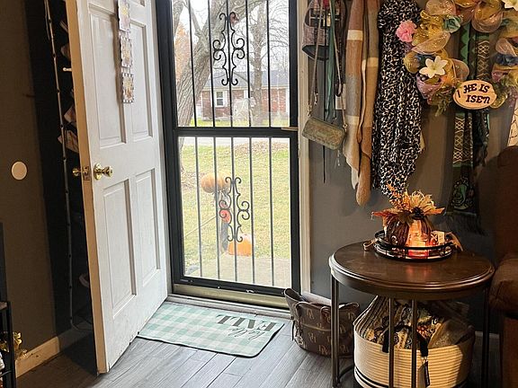 5th image of 210 Cherry Ln