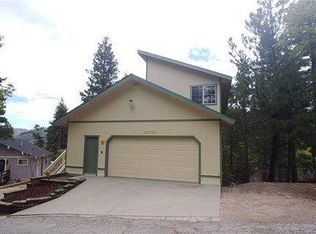 30790 Knoll View Dr, Running Springs, CA 92382