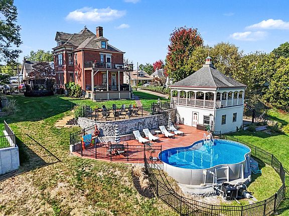 3rd image of 119 Manor Ln